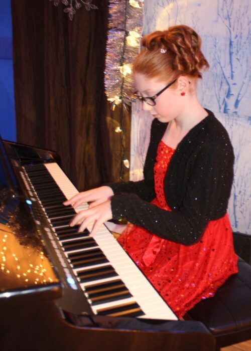 char-piano1-729x1024